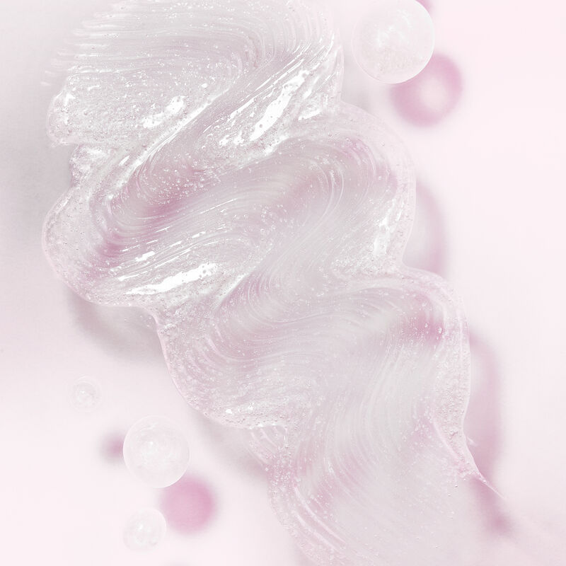 Frottis de l&rsquo;Exfoliant Mary Kay sur un fond rose p&acirc;le