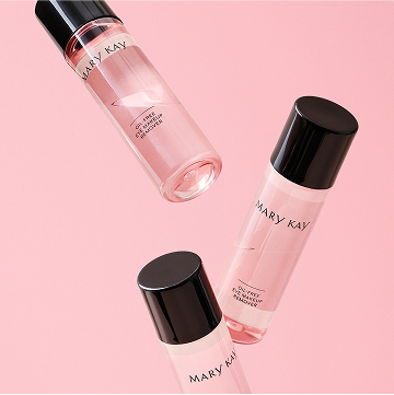 Bouteilles du D&eacute;maquillant sans huile pour les yeux Mary Kay flottant sur un fond rose